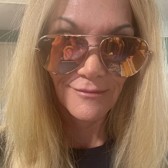 Quay Aviator Rose Gold Frame Rose Gold Lens. High Key. - Picture 2 of 7